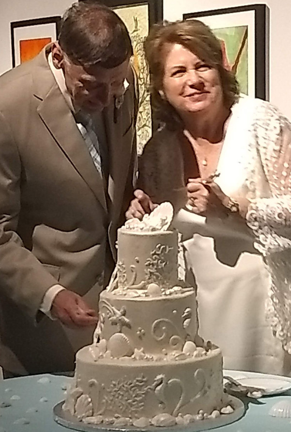 Cutting the wedding cake